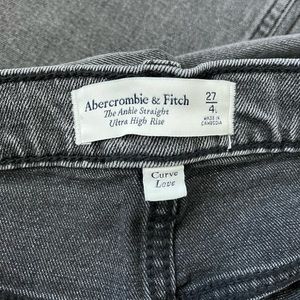 NWOT Abercrombie & Fitch Curve Love 90s Straight Ankle Jeans